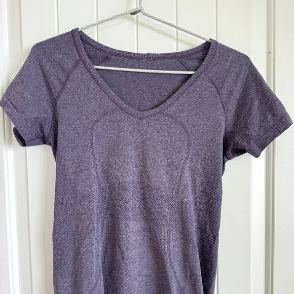 Lululemon Swiftly Tech T-Shirt V-Neck Purple Size 6 - Picture 1 of 6